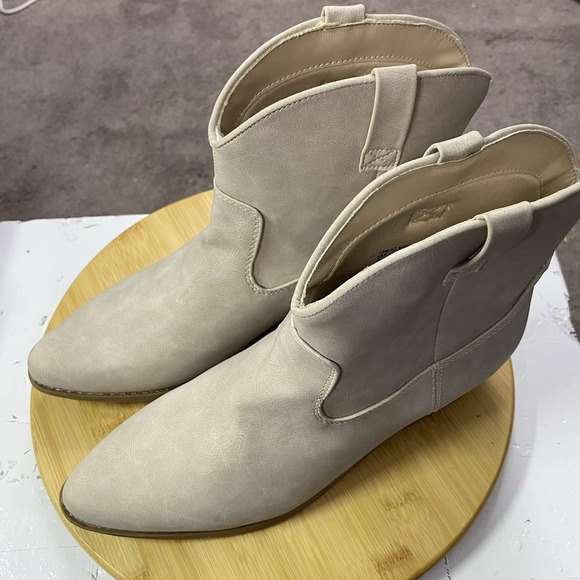 Arizona Jean Co Womens‎ Tan Western Heel Booties Size 10 M Memory foam - Picture 1 of 11